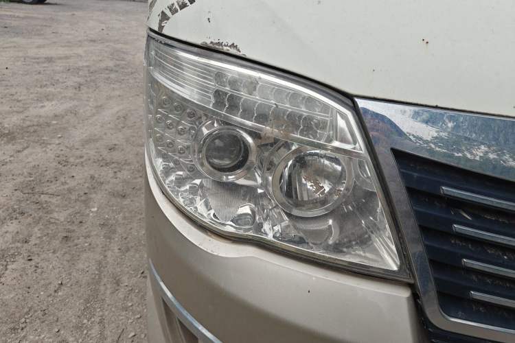 Used King Long Golden Way 2014 2.0L Van-Type 4G21B Right Front Headlight