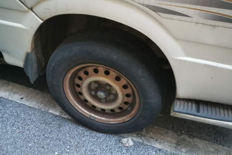 Used King Long Golden Way 2014 2.0L Van-Type 4G21B Right Front Wheel Hub
