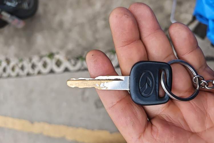 Used King Long Golden Way 2014 2.5T Yuchai Van-Type YC4FB90-P40C Vehicle Key