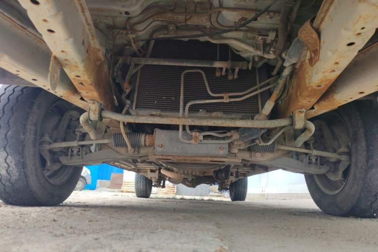 Used King Long Golden Way 2015 2.0L Value-Packed Practical Version 4G21B Chassis Front