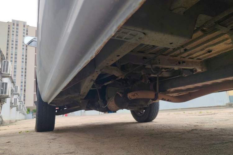 Used King Long Golden Way 2015 2.0L Value-Packed Practical Version 4G21B Chassis Rear Left