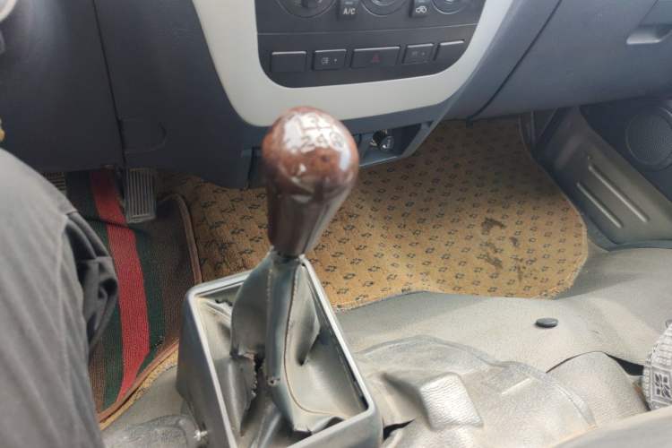 Used King Long Golden Way 2015 2.0L Value-Packed Practical Version 4G21B Gear Lever