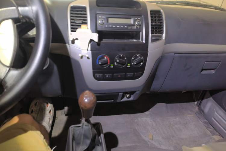 Used King Long Golden Way 2015 2.0L Value-Packed Practical Version 4G21B Audio And AC Panel