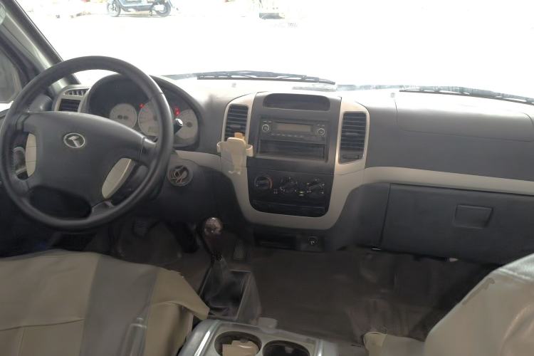 Used King Long Golden Way 2015 2.0L Value-Packed Practical Version 4G21B Center Console