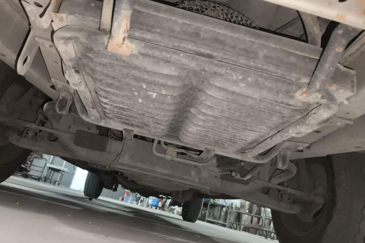 Used King Long Golden Way 2015 2.0L Van 4G21B Chassis Front