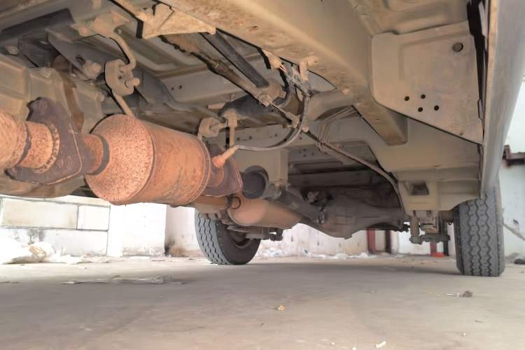 Used King Long Golden Way 2015 2.0L Value-Packed Practical Version 4G21B Chassis Front Left