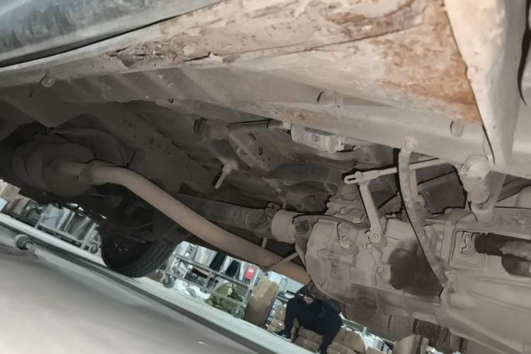 Used King Long Golden Way 2015 2.0L Van 4G21B Chassis Front Right