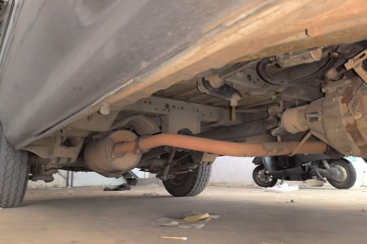Used King Long Golden Way 2015 2.0L Value-Packed Practical Version 4G21B Chassis Front Right