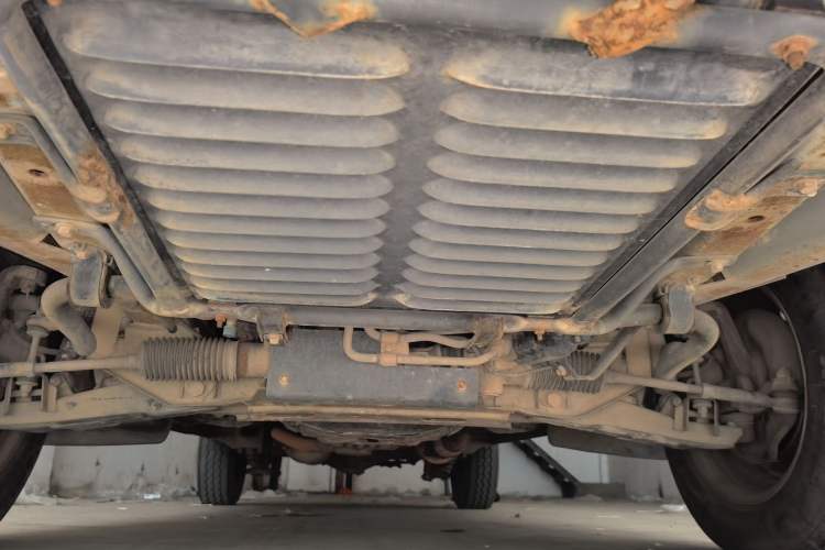 Used King Long Golden Way 2015 2.0L Value-Packed Practical Version 4G21B Chassis Front