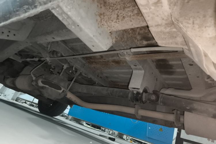 Used King Long Golden Way 2015 2.0L Van 4G21B Chassis Rear Left