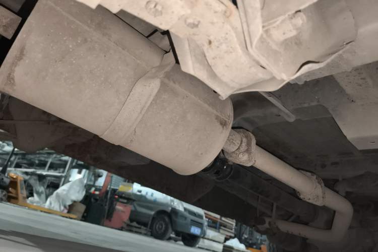 Used King Long Golden Way 2015 2.0L Van 4G21B Chassis Rear Right