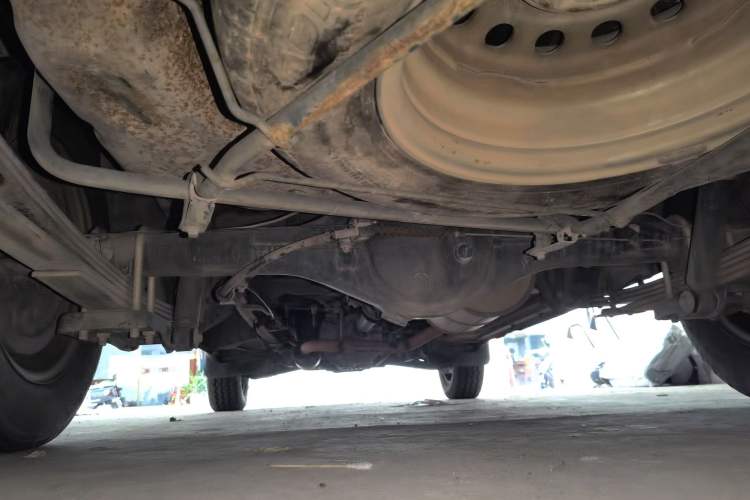 Used King Long Golden Way 2015 2.0L Value-Packed Practical Version 4G21B Chassis Rear