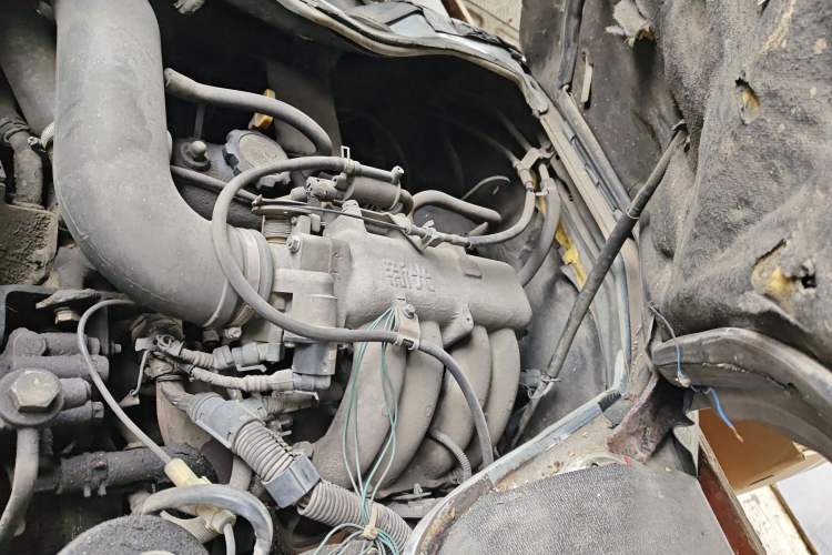 Used King Long Golden Way 2015 2.0L Value-Packed Practical Version 4G21B Engine Bay Left