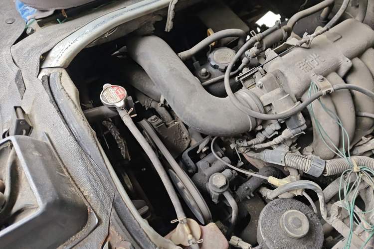Used King Long Golden Way 2015 2.0L Value-Packed Practical Version 4G21B Engine Bay Right