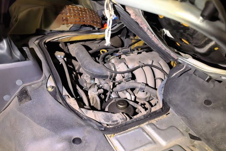 Used King Long Golden Way 2015 2.0L Value-Packed Practical Version 4G21B Engine Bay