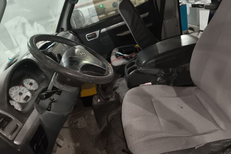 Used King Long Golden Way 2015 2.0L Van 4G21B Left Front Seat