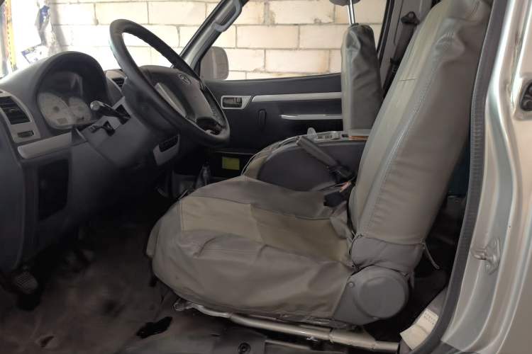 Used King Long Golden Way 2015 2.0L Value-Packed Practical Version 4G21B Left Front Seat