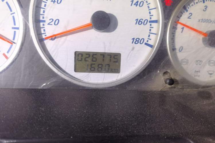 Used King Long Golden Way 2015 2.0L Value-Packed Practical Version 4G21B Odometer Close Up