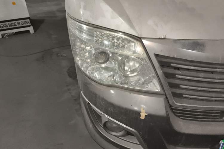 Used King Long Golden Way 2015 2.0L Van 4G21B Right Front Headlight