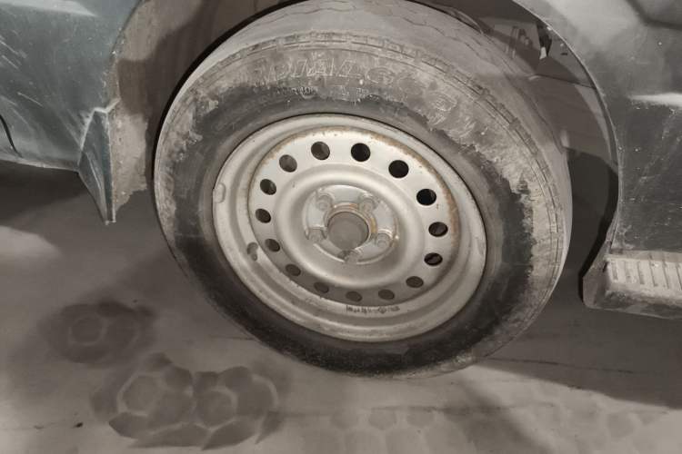 Used King Long Golden Way 2015 2.0L Van 4G21B Right Front Wheel Hub