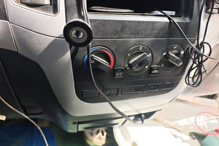 Used King Long Golden Way 2015 2.0L Value-Packed Practical Version 4G21B Audio And AC Panel