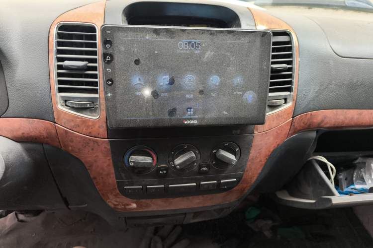 Used King Long Golden Way 2015 2.0L Cargo Van Long Wheelbase Model V20 Audio And AC Panel