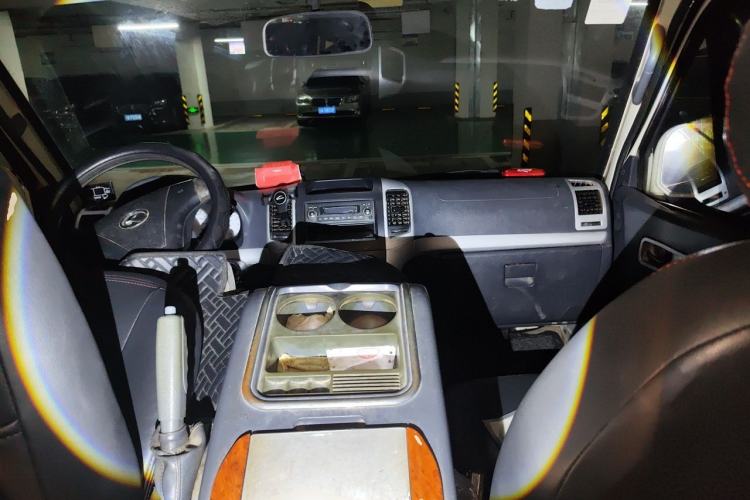 Used King Long Golden Way 2015 2.0L Value-Packed Practical Version 4G21B Center Console