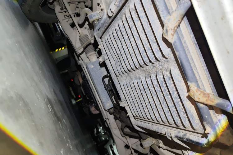 Used King Long Golden Way 2015 2.0L Value-Packed Practical Version 4G21B Chassis Front