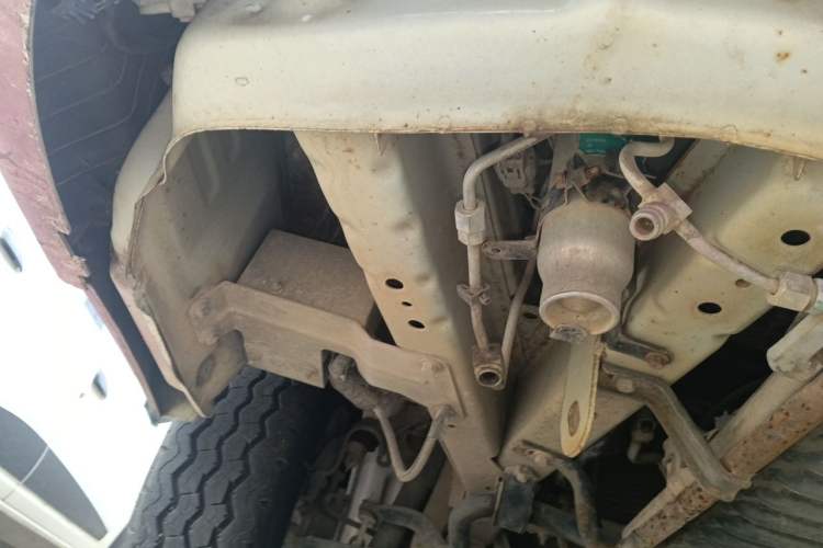 Used King Long Golden Way 2015 2.0L Van 4G21B Chassis Front Right