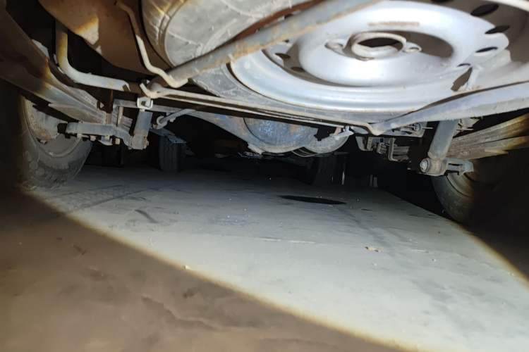 Used King Long Golden Way 2015 2.0L Value-Packed Practical Version 4G21B Chassis Rear