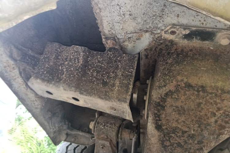 Used King Long Golden Way 2015 2.0L Van 4G21B Chassis Rear Left