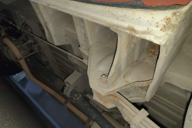 Used King Long Golden Way 2015 2.0L Van Long Wheelbase Model 4G21B Chassis Rear Left