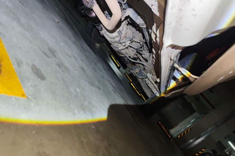 Used King Long Golden Way 2015 2.0L Value-Packed Practical Version 4G21B Chassis Rear Right