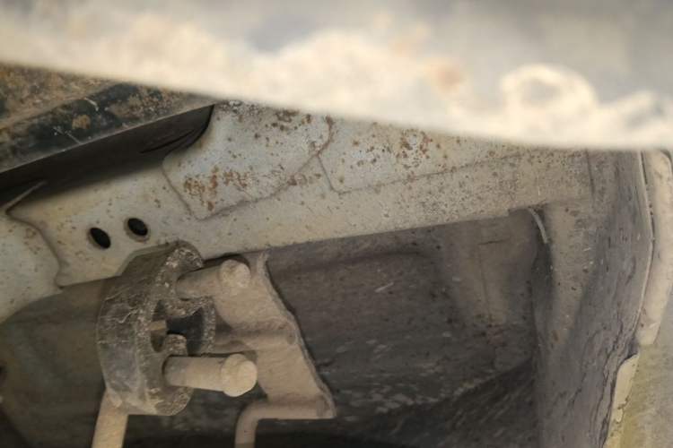 Used King Long Golden Way 2015 2.0L Van 4G21B Chassis Rear Right