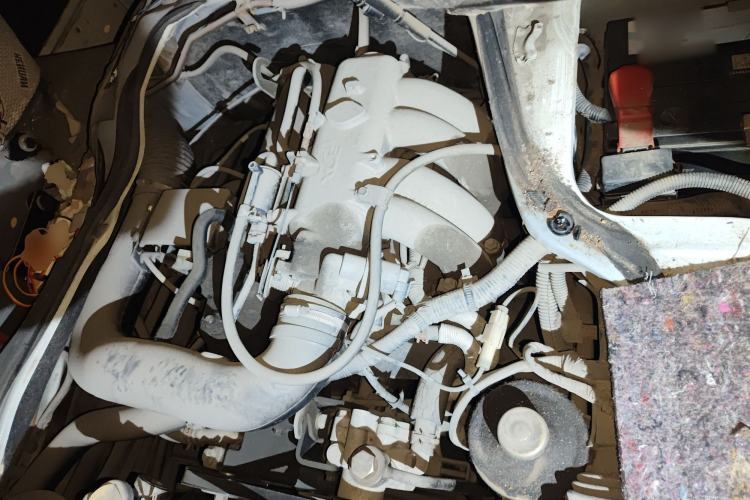 Used King Long Golden Way 2015 2.0L Value-Packed Practical Version 4G21B Engine Bay