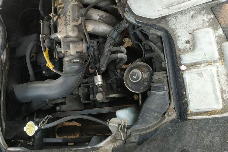 Used King Long Golden Way 2015 2.0L Value-Packed Practical Version 4G21B Engine Bay Left