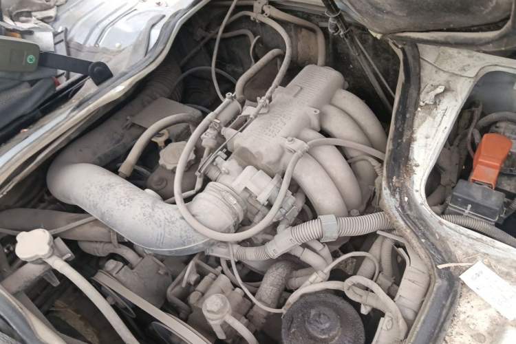 Used King Long Golden Way 2015 2.0L Van 4G21B Engine Bay