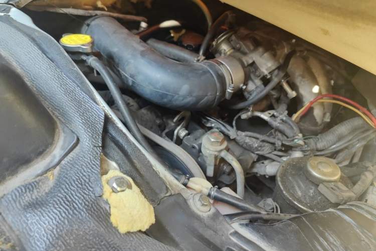 Used King Long Golden Way 2015 2.0L Value-Packed Practical Version 4G21B Engine Bay Right