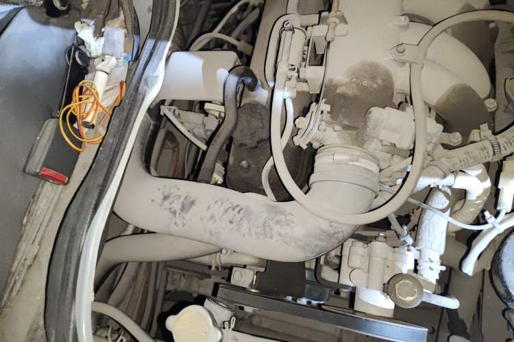 Used King Long Golden Way 2015 2.0L Value-Packed Practical Version 4G21B Engine Bay Right