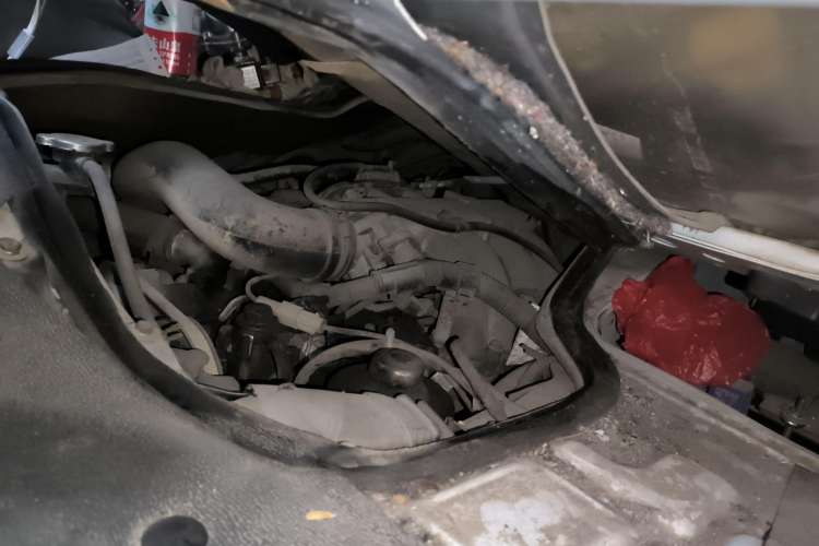Used King Long Golden Way 2015 2.0L Van 4G21B Engine Bay