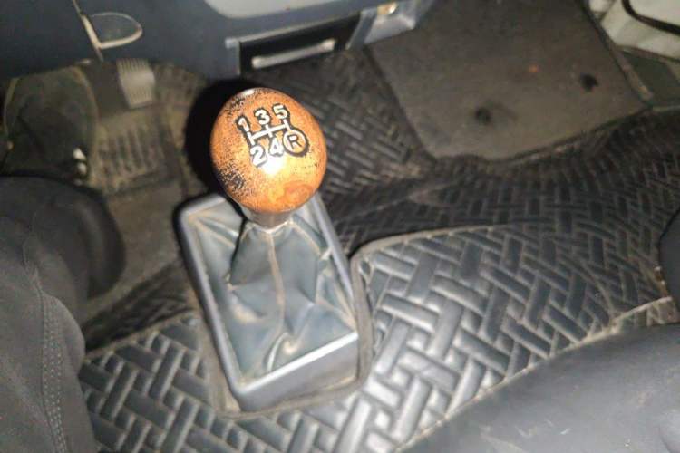 Used King Long Golden Way 2015 2.0L Value-Packed Practical Version 4G21B Gear Lever