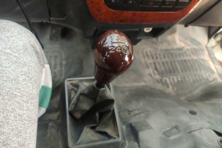 Used King Long Golden Way 2015 2.0L Value-Packed Practical Version 4G21B Gear Lever