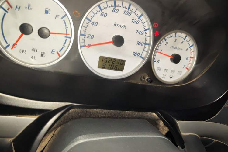 Used King Long Golden Way 2015 2.0L Value-Packed Practical Version 4G21B Odometer Close Up