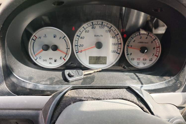 Used King Long Golden Way 2015 2.0L Value-Packed Practical Version 4G21B Odometer Close Up