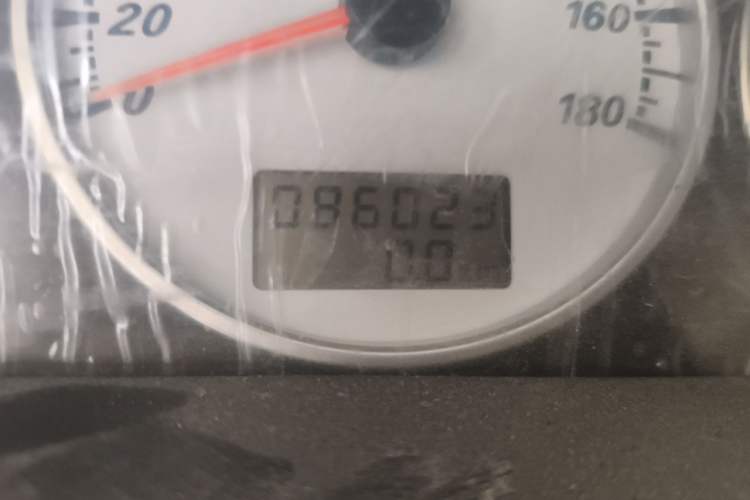 Used King Long Golden Way 2015 2.0L Entrepreneurial Version V19 Odometer Close Up