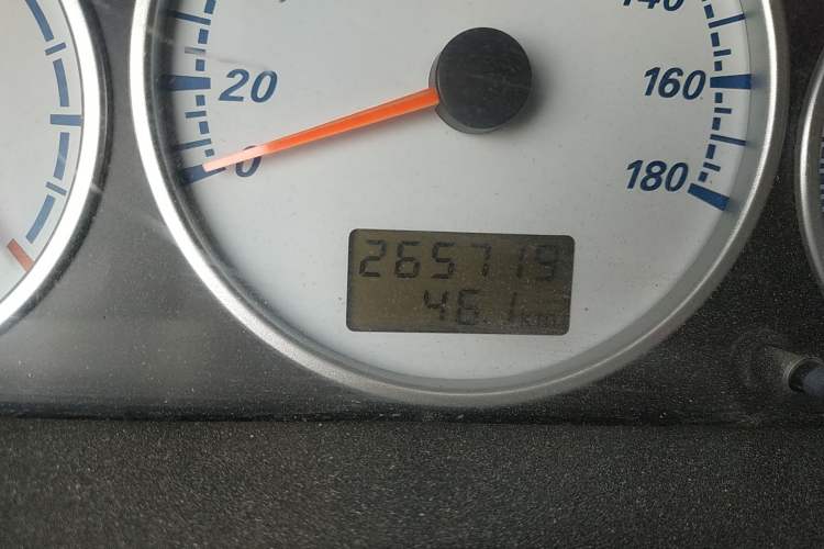 Used King Long Golden Way 2015 2.0L Value-Packed Practical Version 4G21B Odometer Close Up