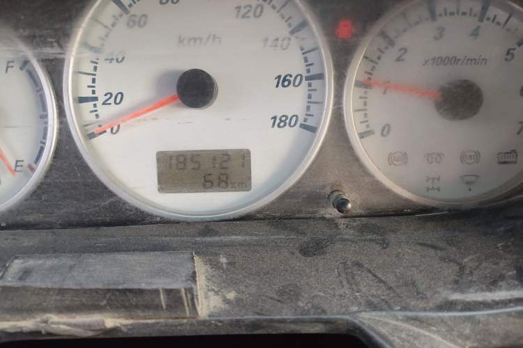 Used King Long Golden Way 2015 2.0L Entrepreneurial Upgrade V20 Odometer Close Up