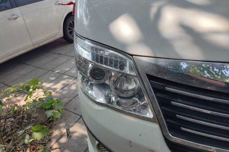 Used King Long Golden Way 2015 2.0L Van 4G21B Right Front Headlight