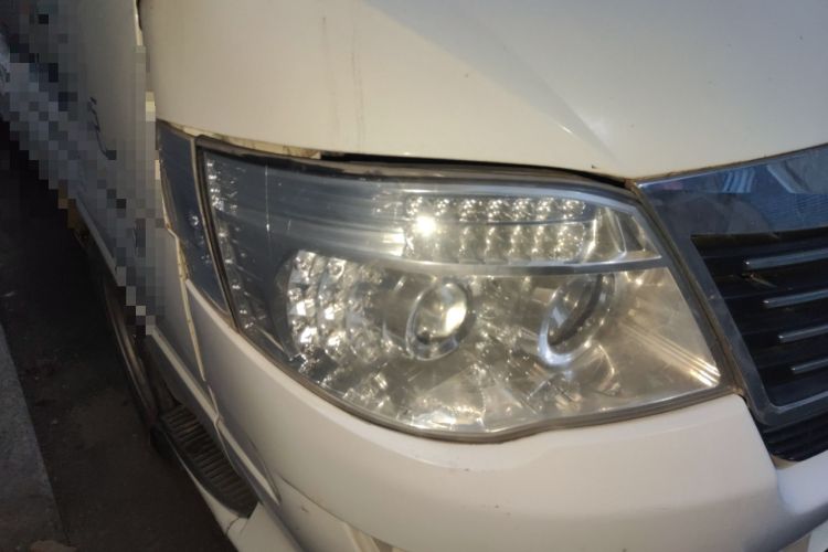 Used King Long Golden Way 2015 2.0L Van Long Wheelbase Model 4G21B Right Front Headlight