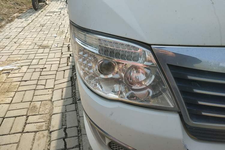 Used King Long Golden Way 2015 2.0L Value-Packed Practical Version 4G21B Right Front Headlight